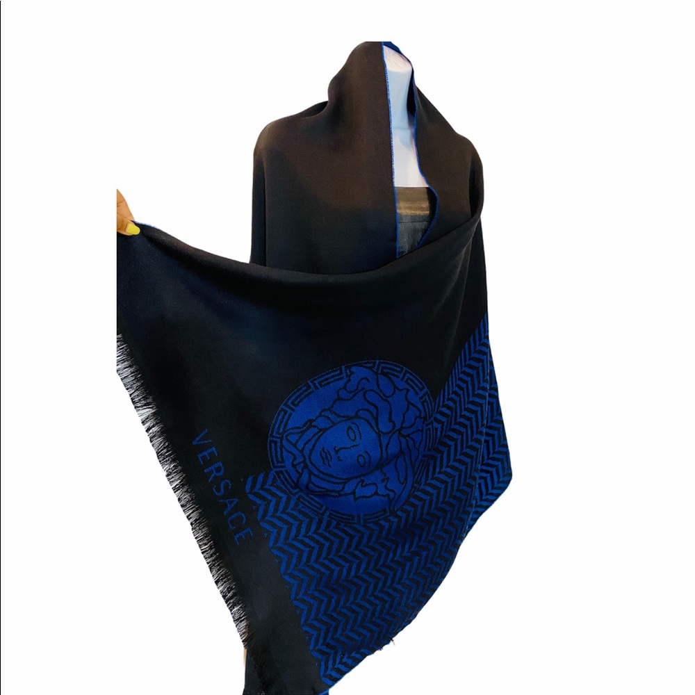 AUTHENTIC Versace Large Medusa Scarf NWT Unisex
